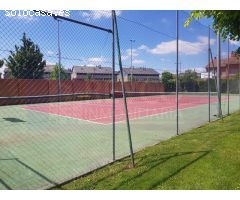 Chalet en venta en urbanización Aurora, oportunidad por precio.