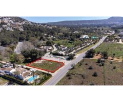 Parcela edificable-comercial en venta en Jávea en carretera transitada