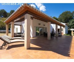 Villa moderna en venta cerca de la playa en Jávea