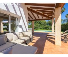 Villa moderna en venta cerca de la playa en Jávea