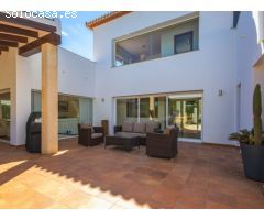 Villa moderna en venta cerca de la playa en Jávea