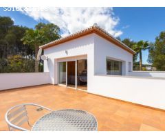 Villa moderna en venta cerca de la playa en Jávea