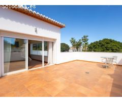 Villa moderna en venta cerca de la playa en Jávea