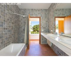 Villa moderna en venta cerca de la playa en Jávea