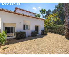 Villa moderna en venta cerca de la playa en Jávea