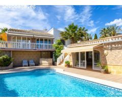 ¿Quieres comprar una villa cerca de la Playa del Arenal en Javea?
