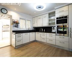 ¿Quieres comprar una villa cerca de la Playa del Arenal en Javea?