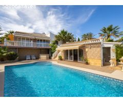 ¿Quieres comprar una villa cerca de la Playa del Arenal en Javea?