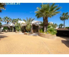 ¿Quieres comprar una villa cerca de la Playa del Arenal en Javea?