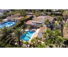 ¿Quieres comprar una villa cerca de la Playa del Arenal en Javea?