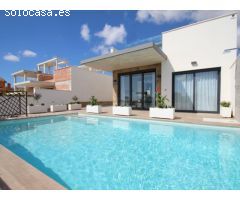 Descubre este precioso de nueva construcción de villa en San Miguel de Salinas