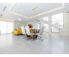 Descubre este precioso de nueva construcción de villa en San Miguel de Salinas