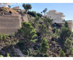 Parcela con vistas al mar en prestigiosa urbanización