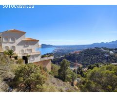 Parcela con vistas al mar en prestigiosa urbanización