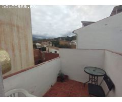 Encantadora Casa de Dos Plantas con Vistas a las Montañas en Riogordo - ¡Gran