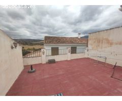 Encantadora Casa de Dos Plantas con Vistas a las Montañas en Riogordo - ¡Gran