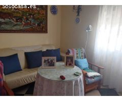 Amplia Casa de Dos Plantas con Piscina en Venta en la Pintoresca Canillas de