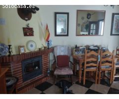 Amplia Casa de Dos Plantas con Piscina en Venta en la Pintoresca Canillas de