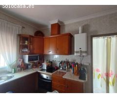 Amplia Casa de Dos Plantas con Piscina en Venta en la Pintoresca Canillas de