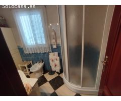 Amplia Casa de Dos Plantas con Piscina en Venta en la Pintoresca Canillas de