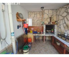 Amplia Casa de Dos Plantas con Piscina en Venta en la Pintoresca Canillas de