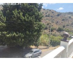 Amplia Casa de Dos Plantas con Piscina en Venta en la Pintoresca Canillas de