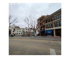 EXCLUSIVO LOCAL CON PANORAMICAS A LA PLAZA DE CHIVA