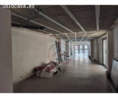 EXCLUSIVO LOCAL CON PANORAMICAS A LA PLAZA DE CHIVA