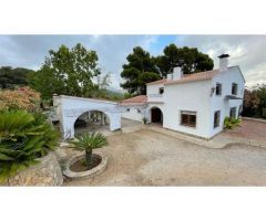 Exclusivo chalet de estilo mediterráneo en Partida Bovalar, Polop (Alicante)