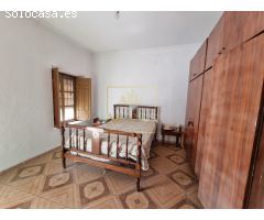 Venta casa en Hellin con patio y parcela