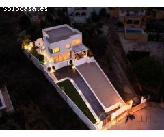 Villa de diseño en Calicanto