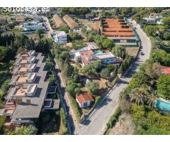 Gran propiedad de 3 viviendas individuales en Rocafort