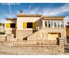 En la localidad de sant elm se vende chalet unifamiliar