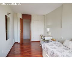 Habitación amplia con baño en suite y vistas al mar