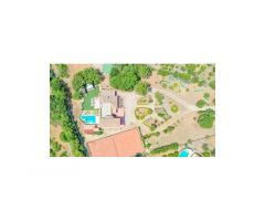 INCREIBLE VILLA con licencia turística, Piscina, Cancha de tenis, 7.000 m2 de