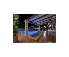 INCREIBLE VILLA con licencia turística, Piscina, Cancha de tenis, 7.000 m2 de