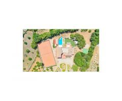 INCREIBLE VILLA con licencia turística, Piscina, Cancha de tenis, 7.000 m2 de