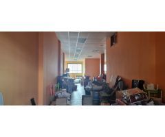 Venta de Local Comercial a 2 calles en Avenida de Canarias 411