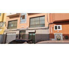 Venta de Local Comercial a 2 calles en Avenida de Canarias 411