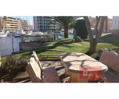 Casa al canal cantonera de una sola planta.