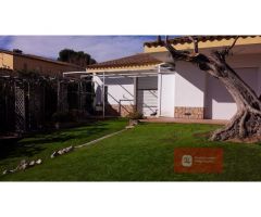Casa al canal cantonera de una sola planta.