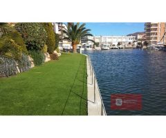 Casa al canal cantonera de una sola planta.