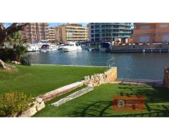 Casa al canal cantonera de una sola planta.