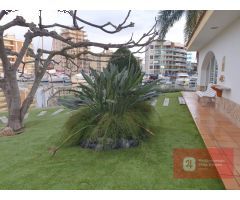 Casa al canal cantonera de una sola planta.