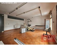 A 50 metros de la playa. 2 locales con posibilidad de convertir en vivienda.