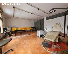 A 50 metros de la playa. 2 locales con posibilidad de convertir en vivienda.