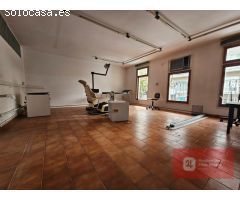 A 50 metros de la playa. 2 locales con posibilidad de convertir en vivienda.