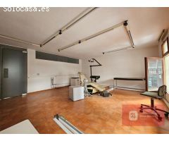 A 50 metros de la playa. 2 locales con posibilidad de convertir en vivienda.