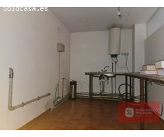 A 50 metros de la playa. 2 locales con posibilidad de convertir en vivienda.