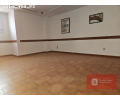 A 50 metros de la playa. 2 locales con posibilidad de convertir en vivienda.